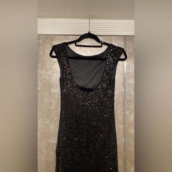 Pearl by Georgina Chapman Black Sequin Embellished Backless Gown, US0 - Picture 9 of 10